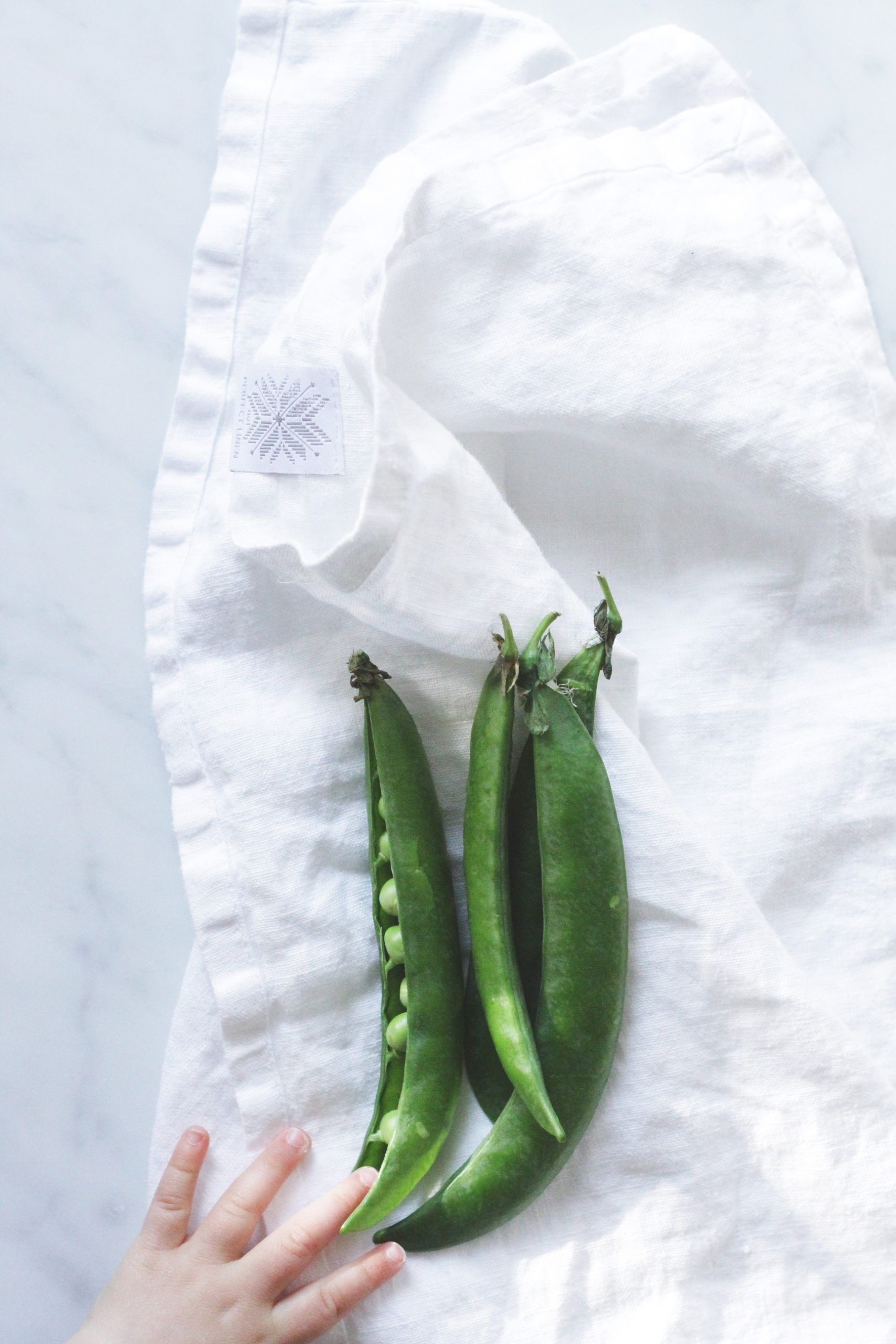 peas & hand